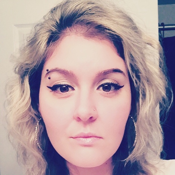 Meet your Posher, Danielle - Picture 1 of 1